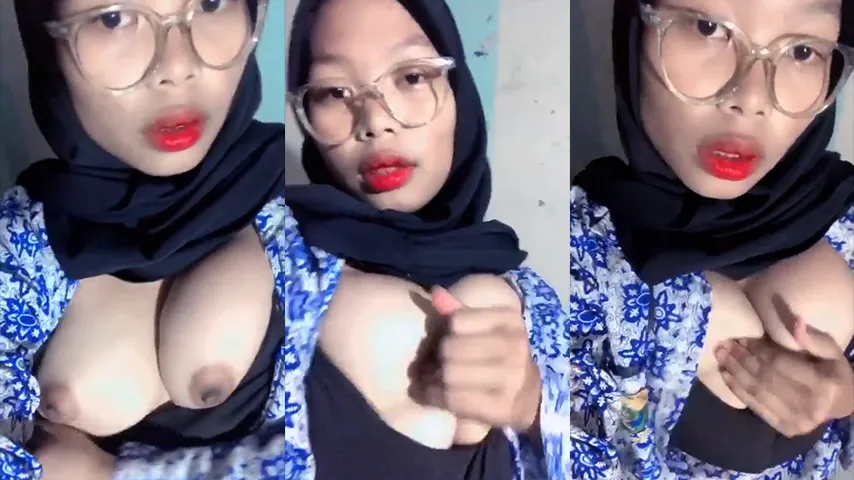 Bokep Indo ABG Hijab Esemah Toge Spill Toket
