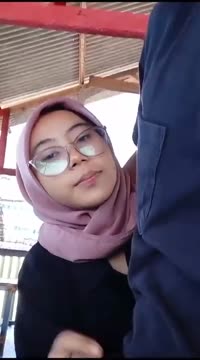 Dedek Jilbab Kocokin Punya Ayang Sebelum di Sepong Mentok